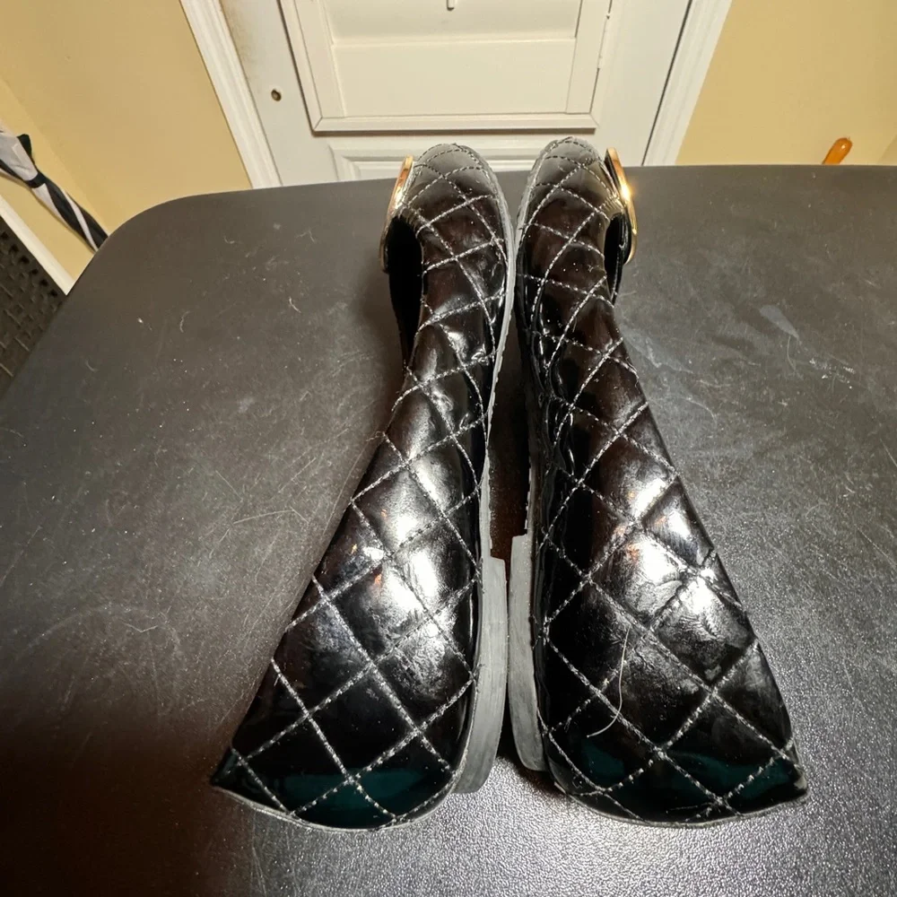 Tory Burch black patent leather quilted gold tone logo flats size 7